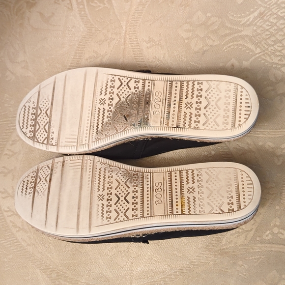 Women's 8.5 Skechers Bobs memory foam shoes - Picture 2 of 6